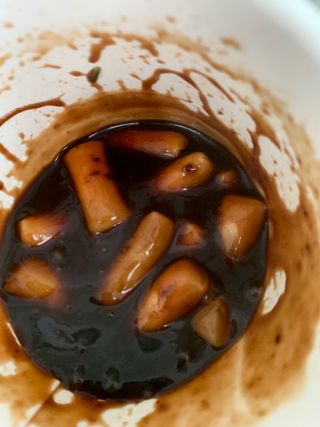 유비쿡 컵떡볶이 매운컵떡볶이2개/ 짜장컵떡볶이 2개  총 4개세트 — 5점을 준 리뷰어가 2021년 3월 올린 사용 사진