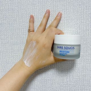 산수시 아쿠아 베네핏 24h 수부지 물광 속건조 수분크림 50ml — 5점을 준 리뷰어가 2021년 7월 올린 사용 사진
