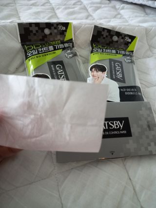 [갸스비] 메이크업은 그대로, 피지만 쏙 - BB킵 오일컨트롤 파우더 페이퍼 — 5점을 준 리뷰어가 2021년 10월 올린 사용 사진