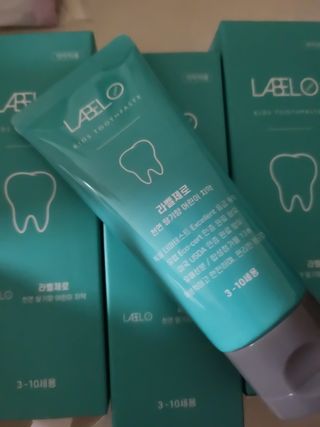 치과에서 쓰는 치약 _ 라벨제로 저불소 꼬마, 키즈, 유아, 베이비, 주니어 안전한 어린이치약 — 5점을 준 리뷰어가 2023년 2월 올린 사용 사진