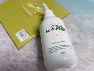 [닥터문] 프리미엄 알로에베라 선크림 500ml — 3.5점을 준 리뷰어가 2022년 6월 올린 사용 사진