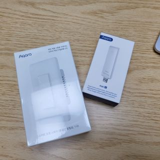 아카라 조명 스위치를 누워서 끄는 방법 (스마트 조명 스위치 2구 + 무선 리모트 스위치 1구 T1, 스마트 허브 E1) — 5점을 준 리뷰어가 2021년 11월 올린 사용 사진