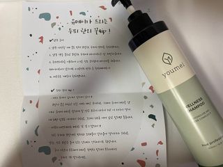 유메이 웰니스 샴푸 + 유메이 스칼프 브러쉬 — 5점을 준 리뷰어가 2021년 12월 올린 사용 사진