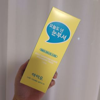 IO 아이오 오늘도 넌 눈부셔 - 데일리 스크럽 클렌징폼 — 5점을 준 리뷰어가 2021년 2월 올린 사용 사진
