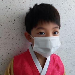 JHWORLD 스누피 마스크 정품 스누피 닥터클린 국내 아동용 성인용 3중 MB필터 일회용 덴탈마스크 50매 — 5점을 준 리뷰어가 2021년 9월 올린 사용 사진