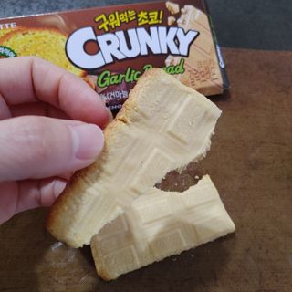 롯데제과 크런키 갈릭브레드 — 4점을 준 리뷰어가 2021년 10월 올린 사용 사진