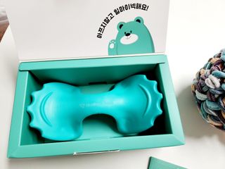 힐니스북 [힐마이넥]   거북목 통증완화를 위한 휴대용 목 안마기 — 5점을 준 리뷰어가 2022년 12월 올린 사용 사진