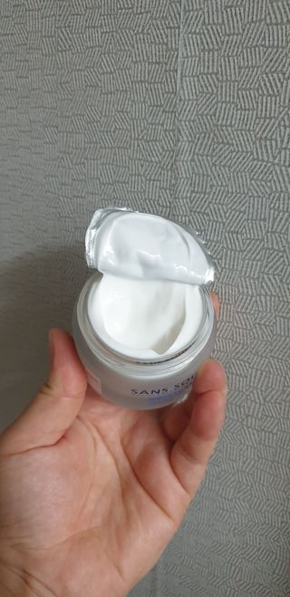 산수시 아쿠아 베네핏 24h 수부지 물광 속건조 수분크림 50ml — 5점을 준 리뷰어가 2021년 6월 올린 사용 사진