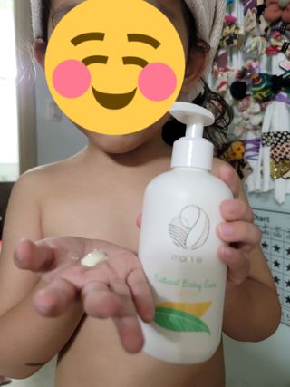 mom e 맘이 내추럴 베이비 케어 샴푸앤바스+로션 — 5점을 준 리뷰어가 2021년 1월 올린 사용 사진