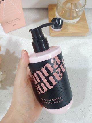 난나 살몬 스파이더 검버섯 미백 톤업 화이트닝 연어 앰플 크림 300ml 대용량 — 5점을 준 리뷰어가 2022년 8월 올린 사용 사진
