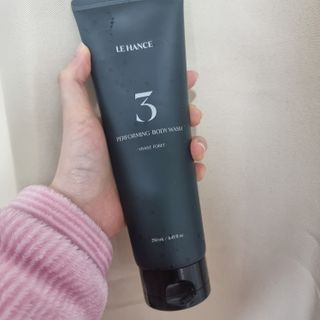 르핸스 퍼포밍 3 바디워시 비반트포렛/베티버포그 — 5점을 준 리뷰어가 2023년 1월 올린 사용 사진