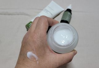 마리엔메이 센서티브 수딩 젤 크림 + 어성초 티트리 추출물 세럼 + 어성초 티트리 모공 클렌징 폼 — 5점을 준 리뷰어가 2021년 9월 올린 사용 사진