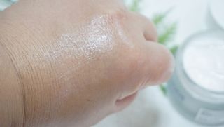 산수시 아쿠아 베네핏 24h 수부지 물광 속건조 수분크림 50ml — 5점을 준 리뷰어가 2021년 7월 올린 사용 사진
