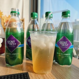 몽베스트 Montbest with Sparkling water Plain 20병 — 5점을 준 리뷰어가 2022년 10월 올린 사용 사진