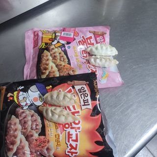 삼양냉동 [삼양] 얇은피불닭왕교자+얇은피까르보불닭왕교자 총4팩 — 4점을 준 리뷰어가 2021년 2월 올린 사용 사진