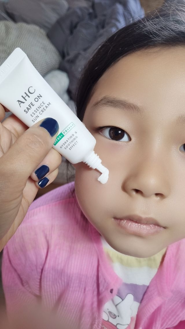 [AHC] 세이프온 에센스 선크림 올리브영 스페셜 증정 기획세트 리뷰 사진