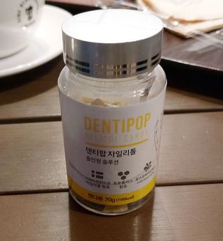 작심연구소 구취제거+충치예방+치아화이트닝 마법의 캔디 덴티팝3종(맛 랜덤 발송) — 5점을 준 리뷰어가 2022년 5월 올린 사용 사진