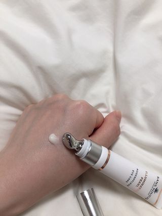 산수시 일루미네이팅 펄 영양 다크서클 스틱 아이 크림 케어 15ml — 5점을 준 리뷰어가 2021년 6월 올린 사용 사진