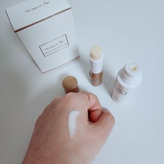 더사가오브수 [사가수] 효혜윤 보태니컬 에너지 에센스인로션 20ml /아이포올 스틱 3g — 4점을 준 리뷰어가 2023년 2월 올린 사용 사진
