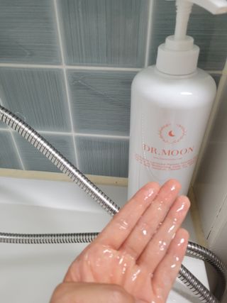 프리[닥터문] 유산균 락토케어 질경초 여성청결제 1000ml (젤타입) — 5점을 준 리뷰어가 2022년 5월 올린 사용 사진