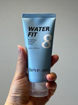 나우 [리브엠]피부 속부터 겹겹이, 촘촘하게! 워터핏8중 수분착붙 크림 — 5점을 준 리뷰어가 2025년 5월 올린 사용 사진