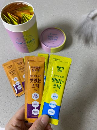 페페로니 맛있는 스틱 - 무항생제 닭고기 15개 + 원양선 참치 15개 — 5점을 준 리뷰어가 2021년 8월 올린 사용 사진