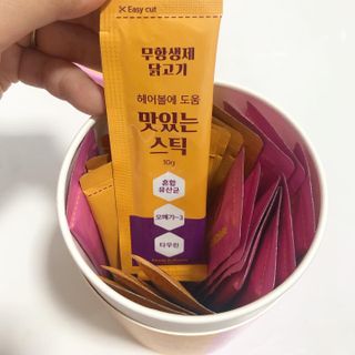 페페로니 맛있는 스틱 - 무항생제 닭고기 15개 + 알래스카 연어 15개 — 5점을 준 리뷰어가 2021년 8월 올린 사용 사진