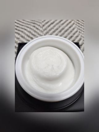 오투에니원 갈락토미세스 비타민 C 프리미엄 블랙스완 크림 50g — 5점을 준 리뷰어가 2022년 12월 올린 사용 사진