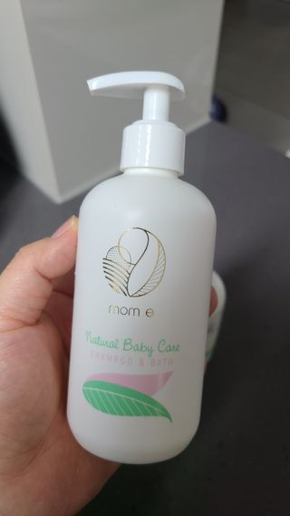 mom e 맘이 내추럴 베이비 케어 샴푸앤바스+로션 — 5점을 준 리뷰어가 2021년 1월 올린 사용 사진