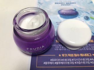 [후르디아] 72시간 블루베리 속살 수분크림 — 5점을 준 리뷰어가 2021년 2월 올린 사용 사진
