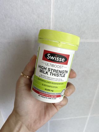 Swisse 스위스 고함량 밀크씨슬 35,000mg 60정 — 5점을 준 리뷰어가 2021년 11월 올린 사용 사진
