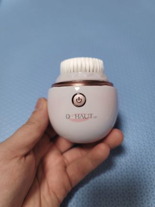 디하우트 랩 디하우트랩 클렌징 피부관리기 진동클렌저 실리콘+2종 인조모 브러시 — 5점을 준 리뷰어가 2021년 11월 올린 사용 사진