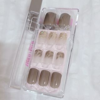 데싱디바 매직프레스 레귤러 스퀘어_6종 중 택 1 — 5점을 준 리뷰어가 2021년 10월 올린 사용 사진