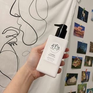 줄라이 모닝 _ JULY MORNING 줄라이모닝 하이드레이팅 퍼퓸드 바디앤핸드 에멀젼 — 5점을 준 리뷰어가 2021년 12월 올린 사용 사진