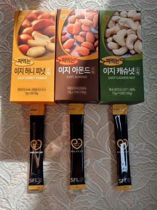 짜먹는 이지견과 짜먹는 이지아몬드, 짜먹는 이지허니피넛, 짜먹는 이지캐슈넛 각 10g X  10포 — 4점을 준 리뷰어가 2021년 1월 올린 사용 사진