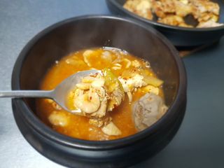 소담스퀘어 상암 궁중해물탕조씨집 백년가게 조씨집 팔뚝탕1인분550g — 4점을 준 리뷰어가 2022년 12월 올린 사용 사진