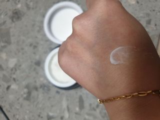 오투에니원 갈락토미세스 비타민 C 프리미엄 블랙스완 크림 50g — 5점을 준 리뷰어가 2023년 1월 올린 사용 사진