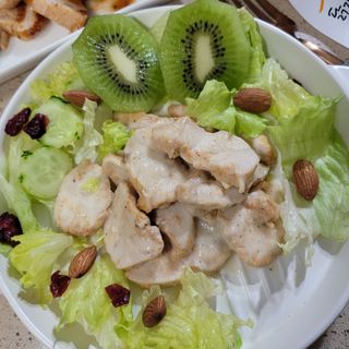 굽네몰 [굽네] 소스가 맛있는 닭가슴살 슬라이스 4종 — 5점을 준 리뷰어가 2021년 11월 올린 사용 사진