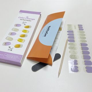 [네일가게] 햇빛에 닿으면 색이 변하는 신기한 햇살 반전 네일스티커 — 4.5점을 준 리뷰어가 2021년 8월 올린 사용 사진