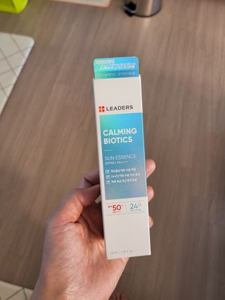 리더스코스메틱 리더스 카밍 바이오틱스 선 에센스 SPF 50+ PA++++ — 5점을 준 리뷰어가 2022년 6월 올린 사용 사진