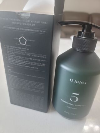 르핸스 퍼포밍 5 샴푸 비반트 포렛/베티버 포그 — 5점을 준 리뷰어가 2023년 2월 올린 사용 사진