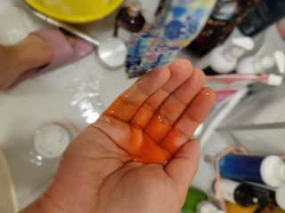 체코 비건화장품 마뉴팍투라 향좋은 와인 샤워젤 (300ml) — 5점을 준 리뷰어가 2022년 6월 올린 사용 사진
