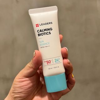리더스코스메틱 리더스 카밍 바이오틱스 선 에센스 SPF 50+ PA++++ — 5점을 준 리뷰어가 2022년 5월 올린 사용 사진