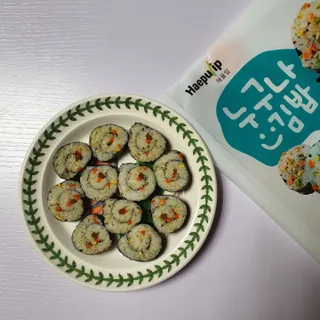 해풀잎 누구나 김밥*1ea [(혼합야채 35g *1ea,  김밥김 (5g, 5ea),  양념간장 (6g, 5ea), 참기름(5g, 2ea)] — 4점을 준 리뷰어가 2022년 10월 올린 사용 사진