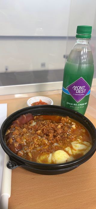 몽베스트 Montbest with Sparkling water Plain 20병 — 3점을 준 리뷰어가 2022년 7월 올린 사용 사진