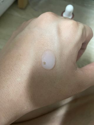 나우 [리브엠] 123억개 엑소좀으로 채운 눈부신 광채, 엑소코어 화이트닝 텐션 앰플 — 4.5점을 준 리뷰어가 2023년 10월 올린 사용 사진