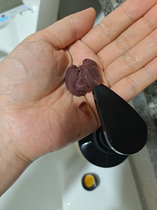 헤어플러스 블랙 컬러본드 샴푸 트리트먼트 300ml — 5점을 준 리뷰어가 2021년 5월 올린 사용 사진