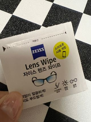 아클리브 Eco 항균 항바이러스 액정 보호필름(iPhone) — 4.5점을 준 리뷰어가 2022년 8월 올린 사용 사진