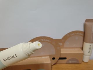 [후르디아] 올리브영 착한보습 비건 립버터 2종 — 5점을 준 리뷰어가 2022년 2월 올린 사용 사진