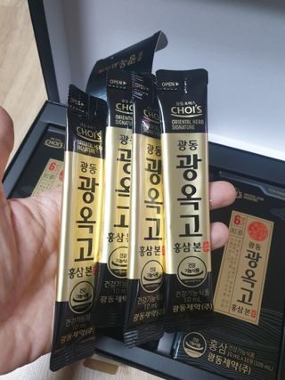 [광동제약] 광동 광옥고 홍삼 본 30포+쇼핑백 증정 — 5점을 준 리뷰어가 2021년 12월 올린 사용 사진